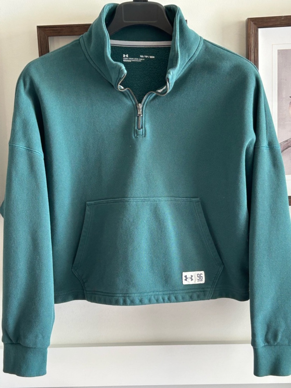 Under Armour cropped  sweatshirt Relaxed fit Drop shoulder 1/4 zip Size XS